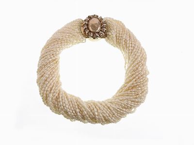 Collana Multifilo di Perle Coltivate con Fermezza in Oro Giallo