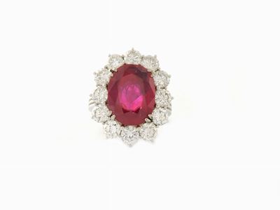 Anello in Oro Bianco con Rubino e Diamanti