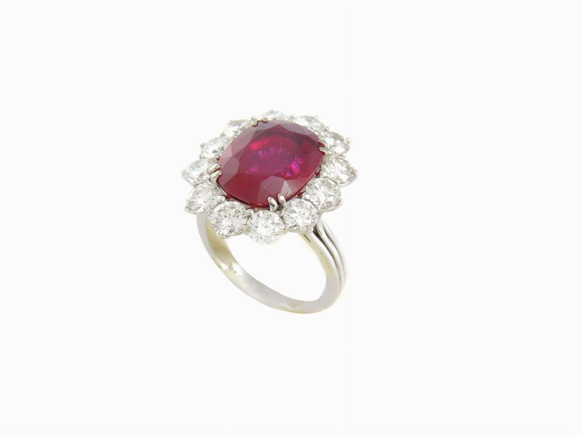 Anello in Oro Bianco con Rubino e Diamanti