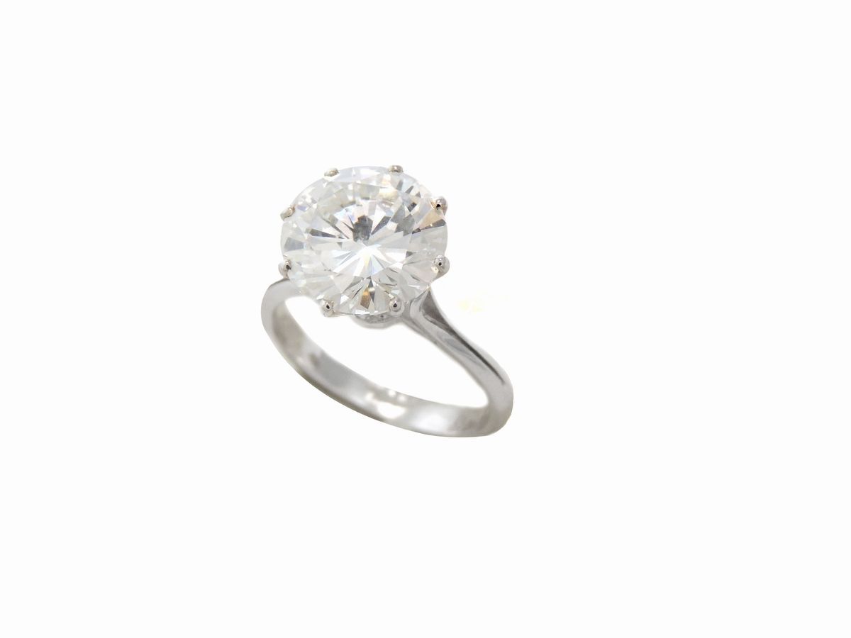 Anello Solitario in Oro Bianco con Diamante