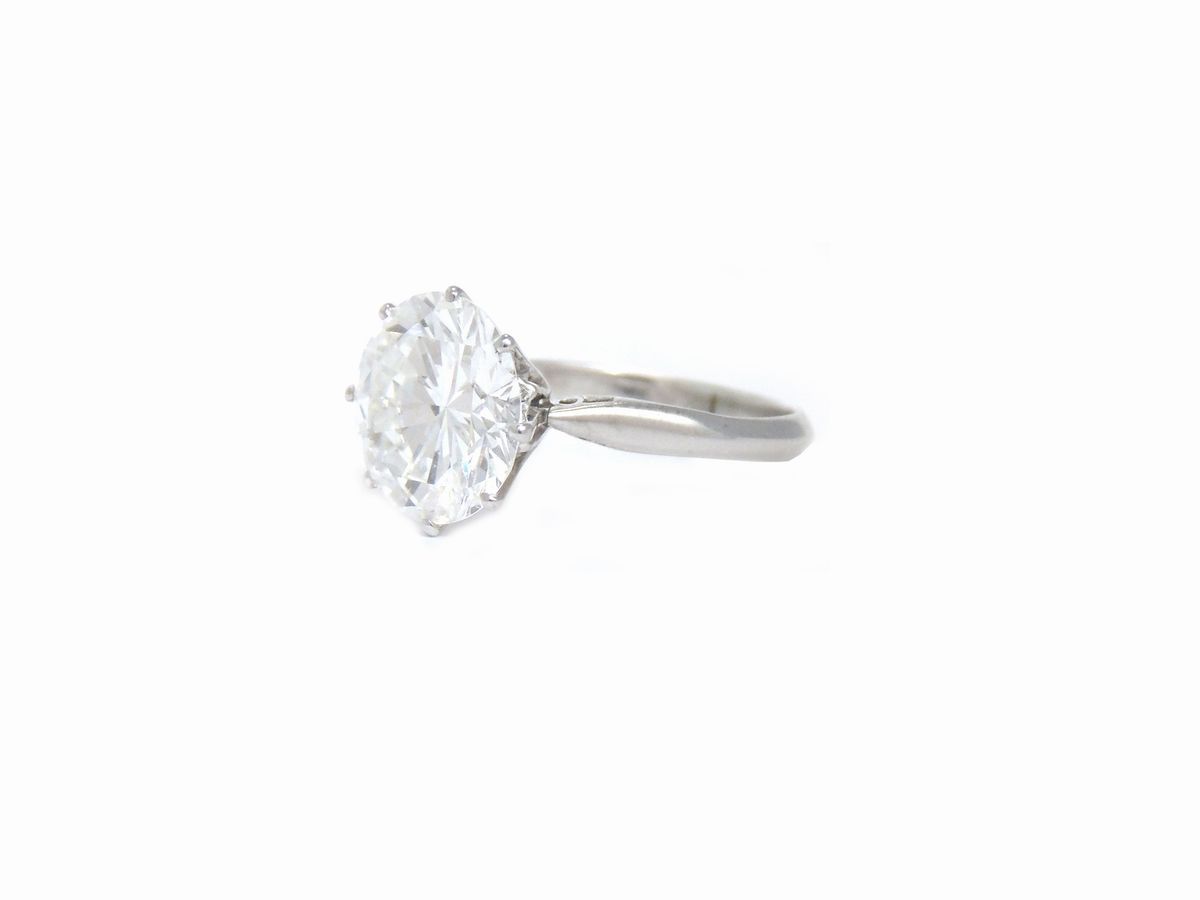 Anello Solitario in Oro Bianco con Diamante