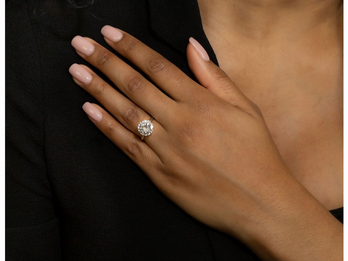Anello Solitario in Oro Bianco con Diamante
