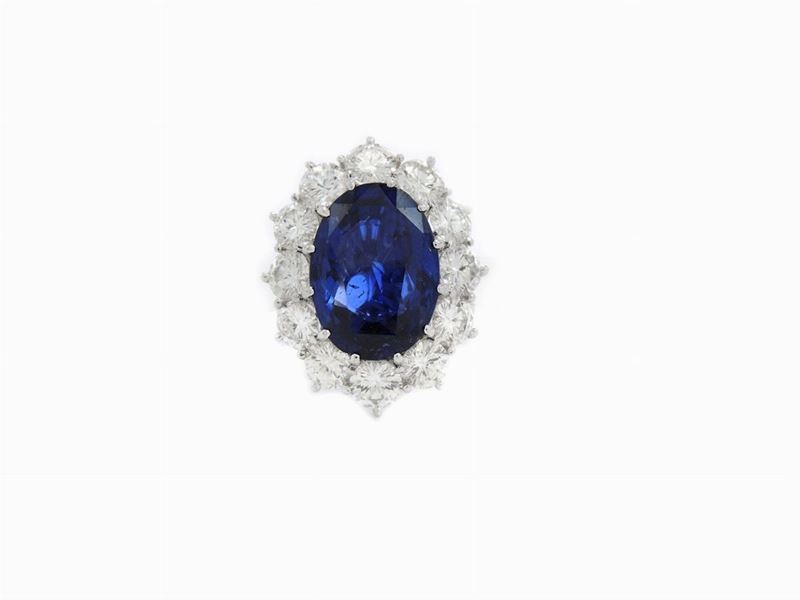 Anello in Oro Bianco con Diamanti e Zaffiro