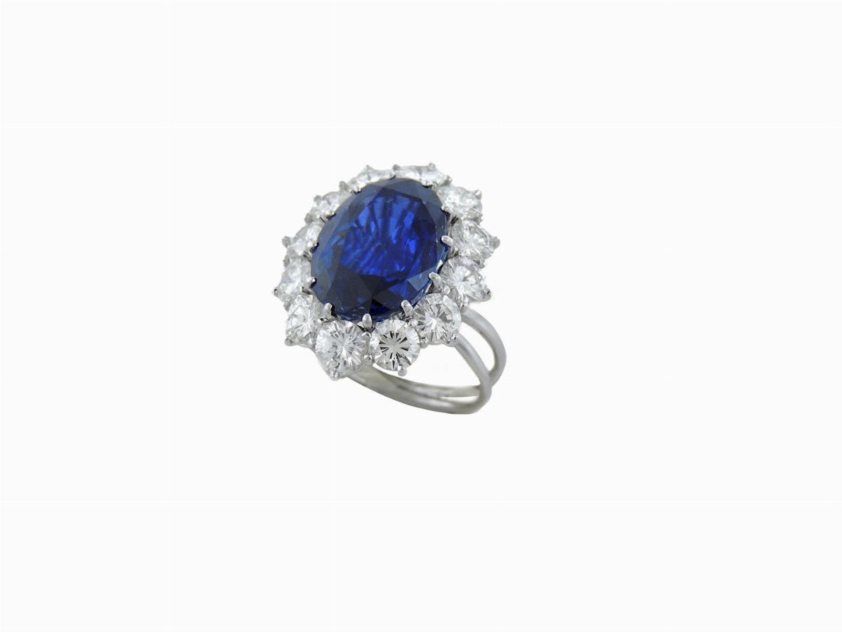 Anello in Oro Bianco con Diamanti e Zaffiro