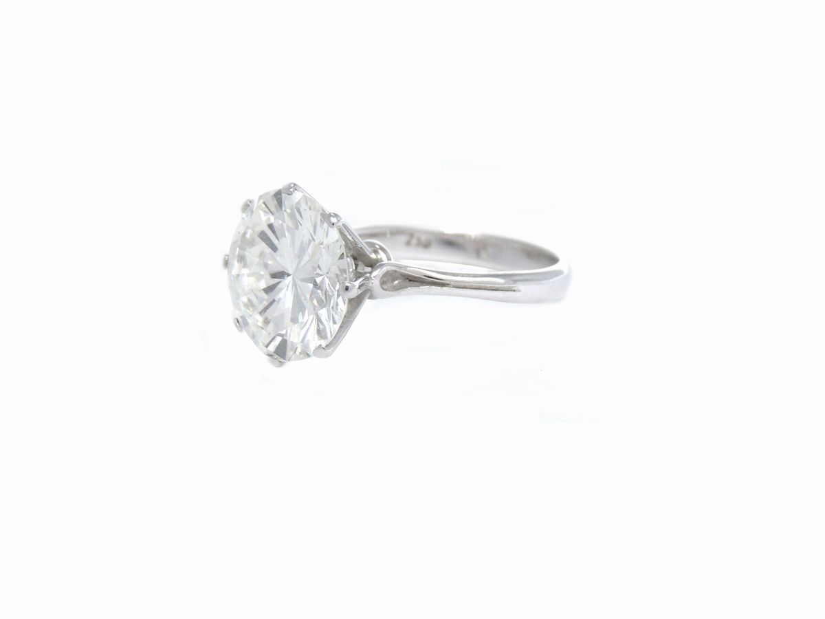 Anello Solitario in Oro Bianco con Diamante