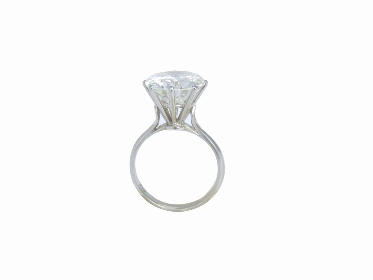 Anello Solitario in Oro Bianco con Diamante