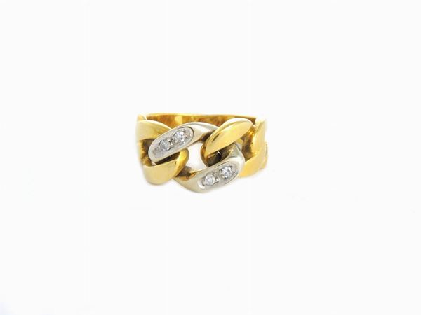 Due anelli in oro giallo con diamanti
