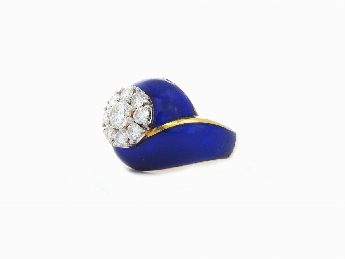 Anello in Oro Giallo con Diamanti e Smalto Blu