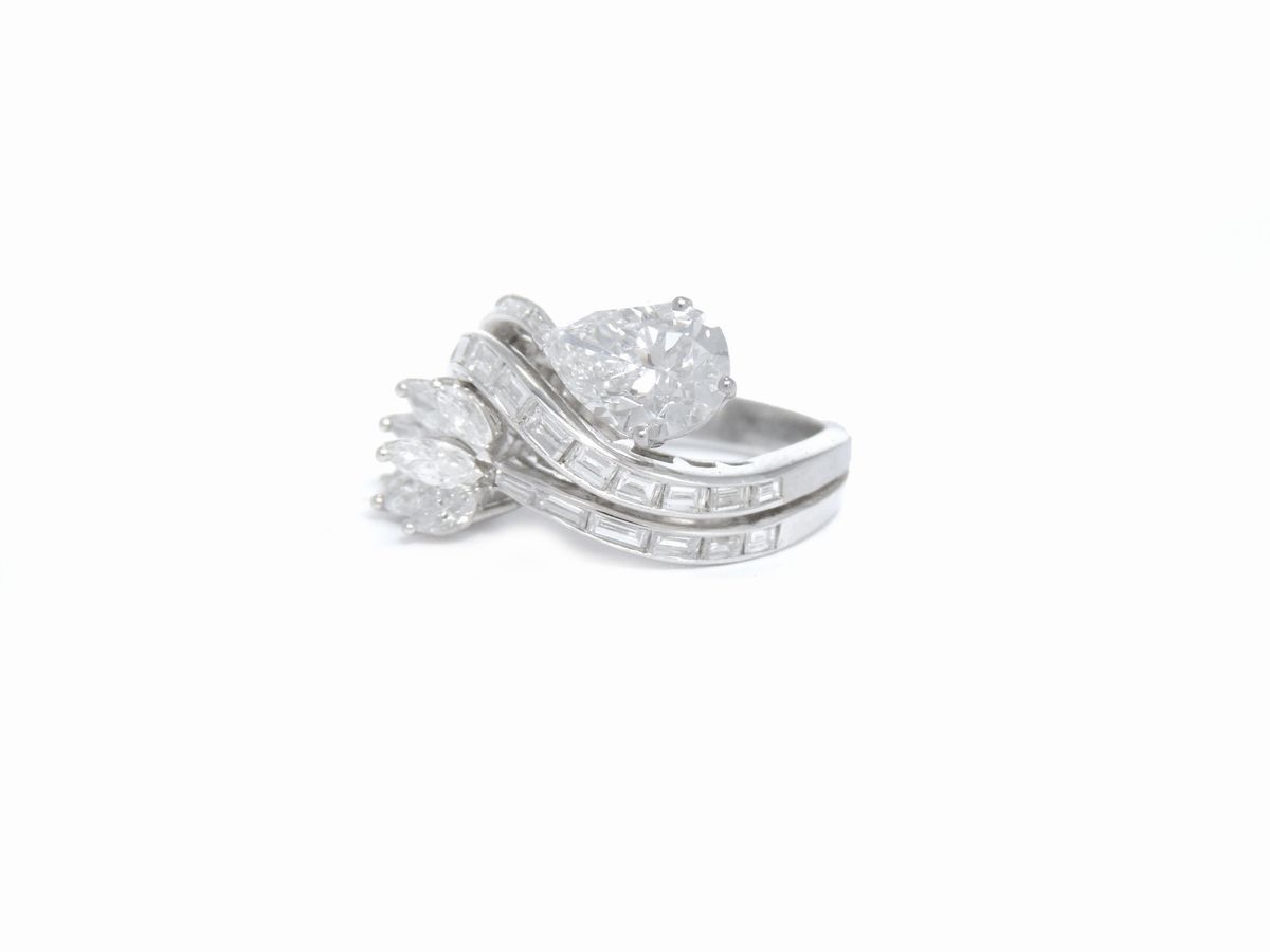 Anello Contrariè in Platino con Diamanti