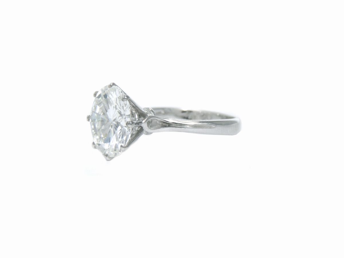Anello Solitario in Oro Bianco con Diamante