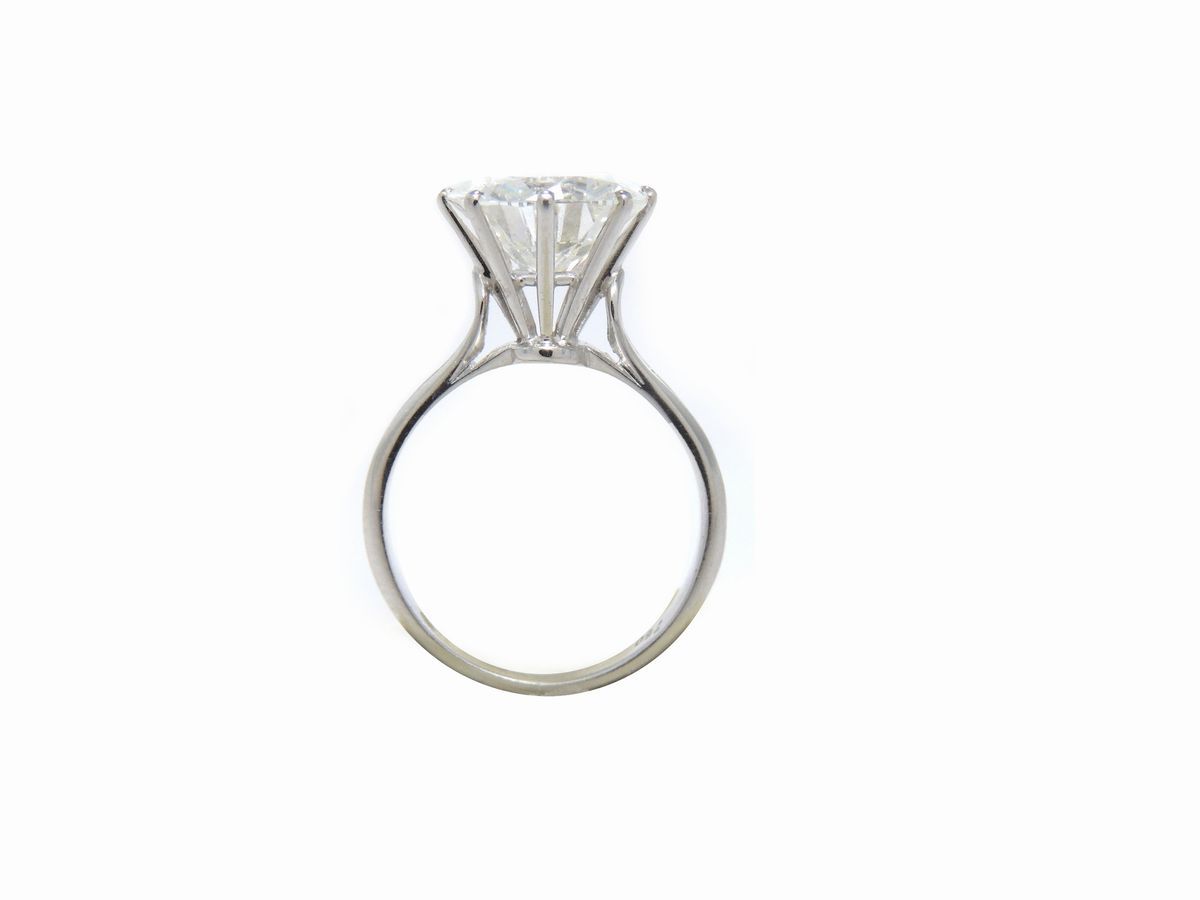Anello Solitario in Oro Bianco con Diamante