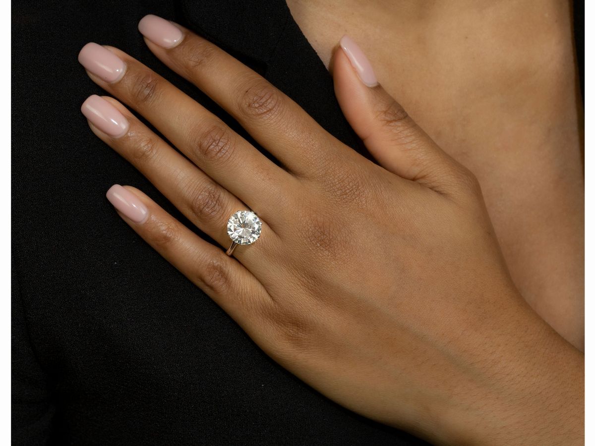 Anello Solitario in Oro Bianco con Diamante