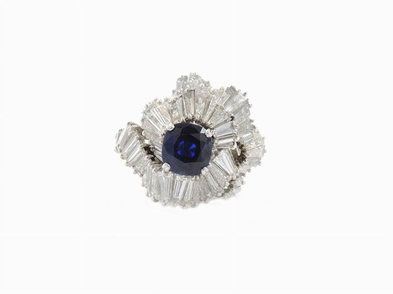 Anello in Oro Bianco con Diamanti e Zaffiro