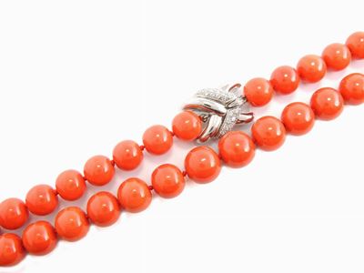 Demi Parure con Collana e Orecchini in Oro Bianco con Diamanti e Corallo Rosso