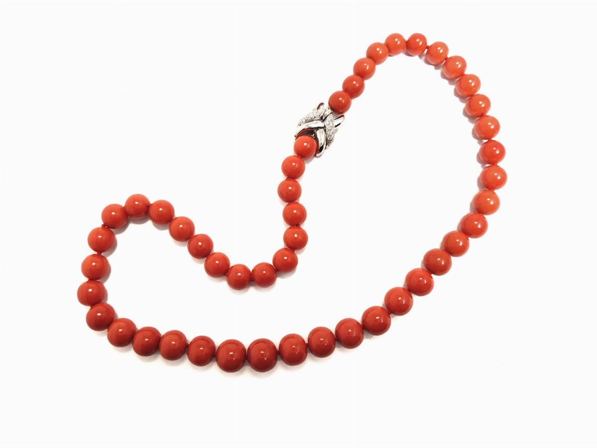Demi Parure con Collana e Orecchini in Oro Bianco con Diamanti e Corallo Rosso