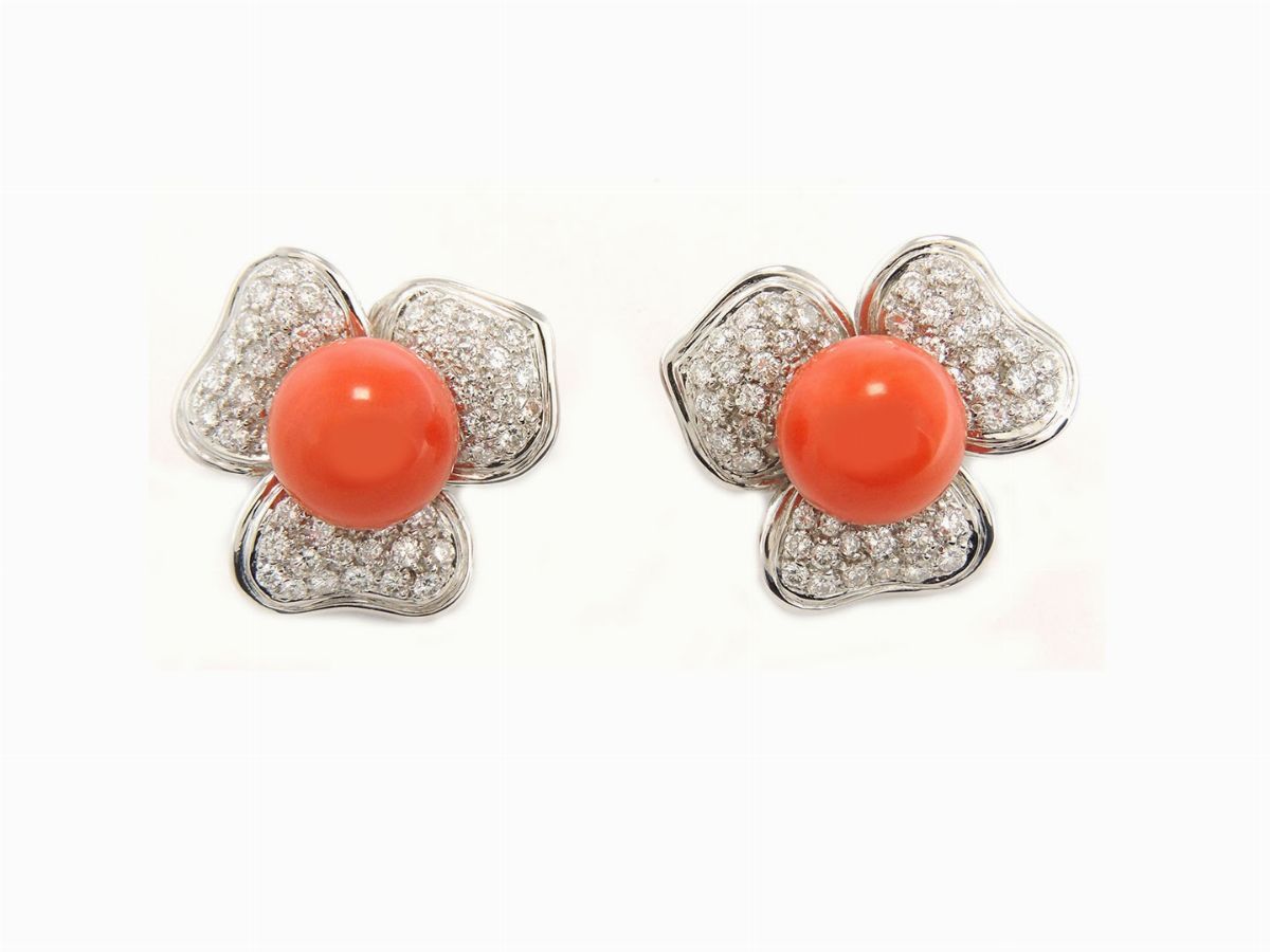 Demi Parure con Collana e Orecchini in Oro Bianco con Diamanti e Corallo Rosso