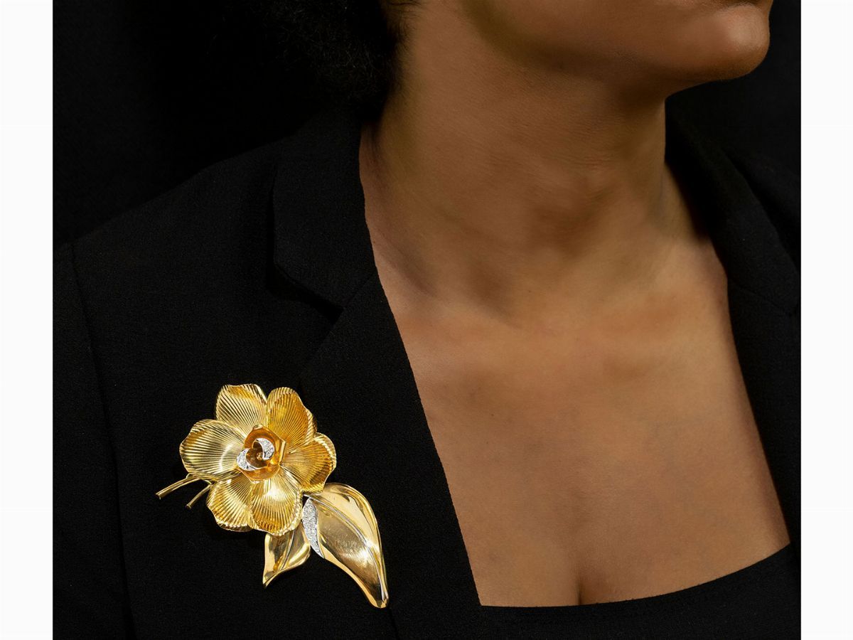 Spilla in Oro Giallo con Diamanti