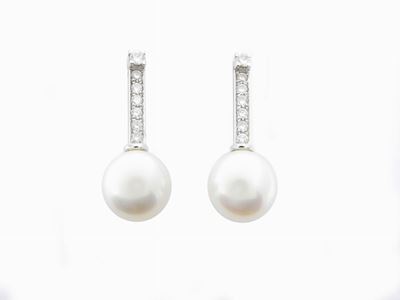 Orecchini Pendenti in Oro Bianco con Diamanti e Perle Coltivate South Sea
