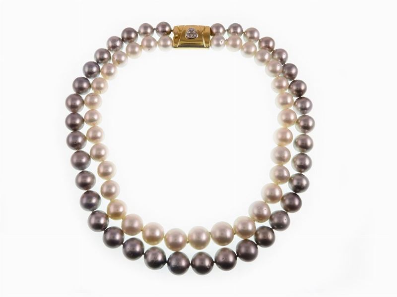 Collana Doppio Filo di Perle South Sea Bianche e Grigie con Fermezza in Oro Giallo e Diamanti