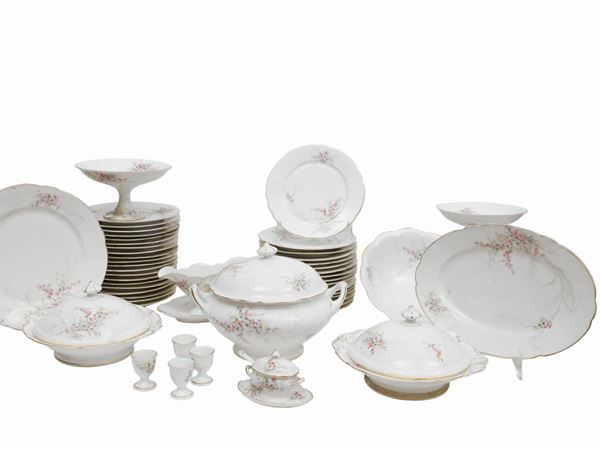 A Ginori porcelain plate service