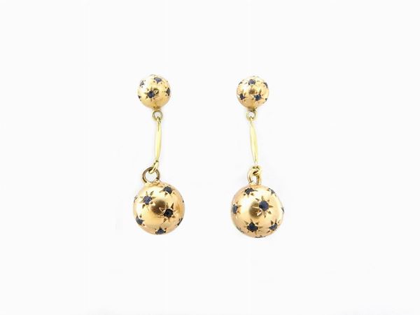 Orecchini pendenti in oro rosa con zaffiri  - Asta Importanti Gioielli e Orologi Gemme e monete d'oro - Maison Bibelot - Casa d'Aste Firenze - Milano