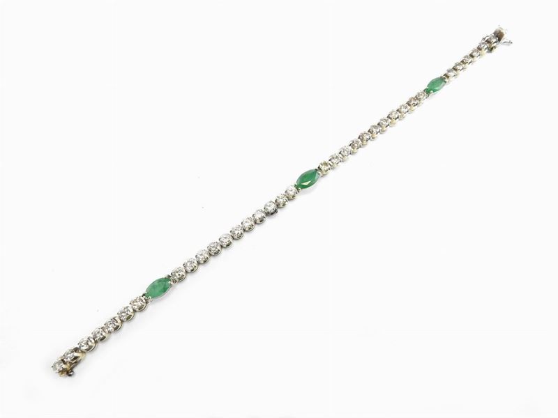 Bracciale Tennis in Oro Bianco con Diamanti e Smeraldi