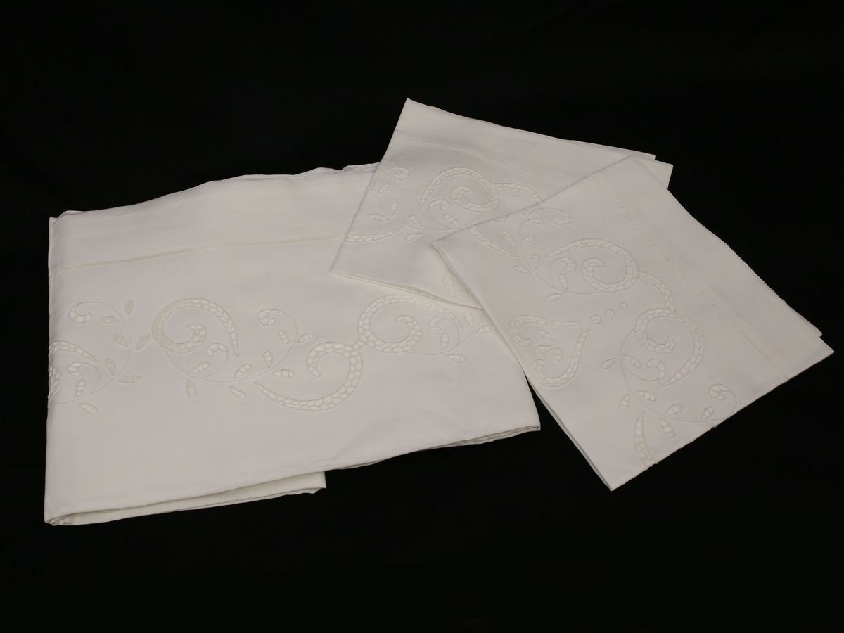 Parure Matrimoniale in Puro Lino Bianco Ricamato, Artigianato Fiorentino