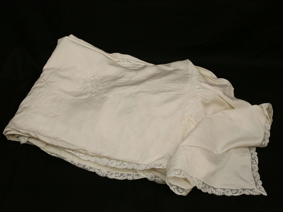 Copriletto Matrimoniale in Pura Seta Beige, Artigianato Fiorentino
