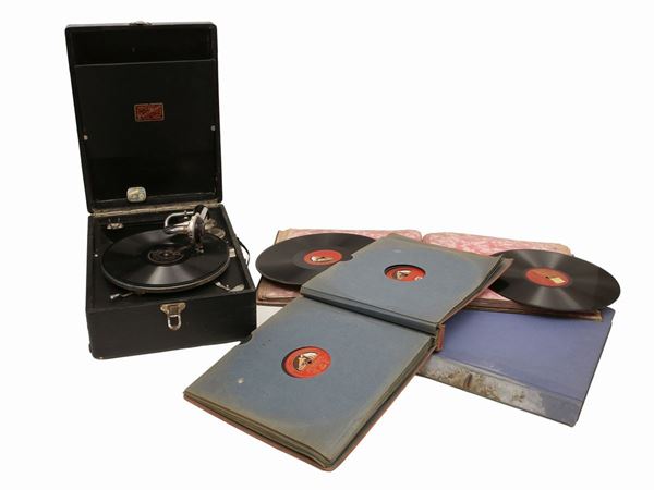 Grammofono vintage Basileus  - Asta Arredi e Dipinti Antichi da un appartamento fiorentino - Maison Bibelot - Casa d'Aste Firenze - Milano