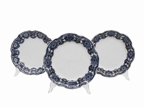 A set of three majolic plates  (18th/19h century)  - Auction Furniture and paintings from florentine apartment - Maison Bibelot - Casa d'Aste Firenze - Milano