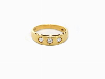 Anello in Oro Giallo con Diamanti