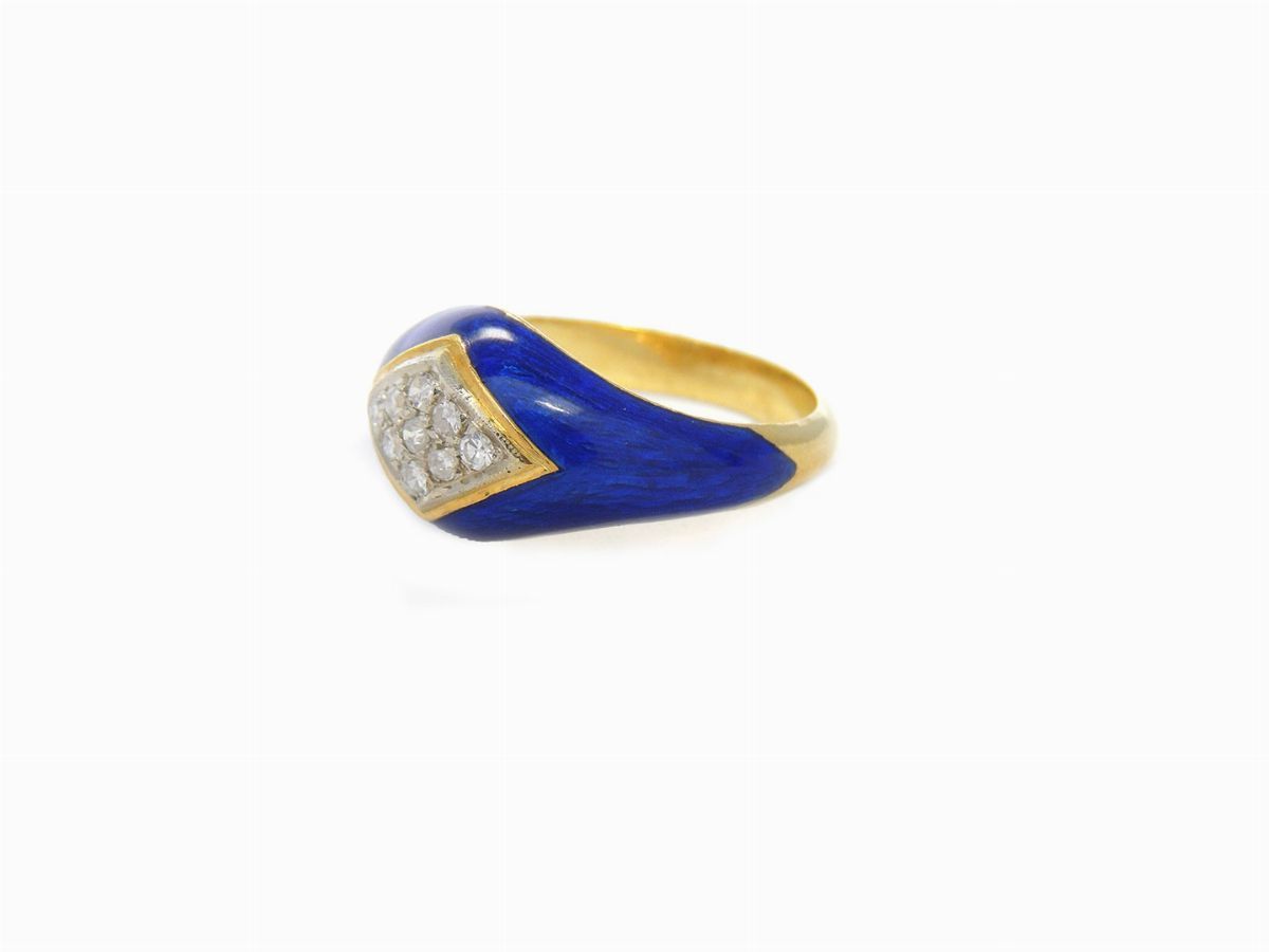 Anello in Oro Giallo con Diamanti e Smalti Blu