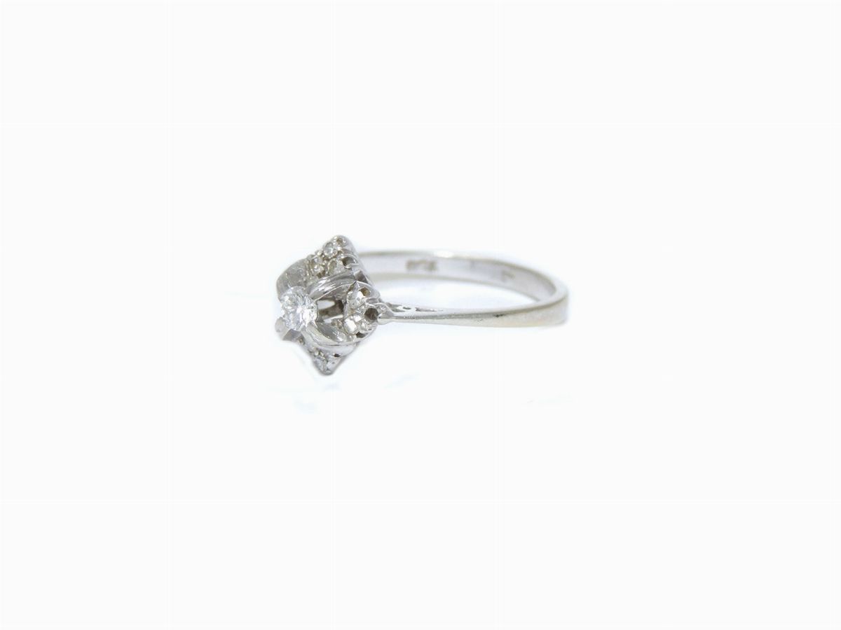 Anello Solitario in Oro Bianco con Diamante