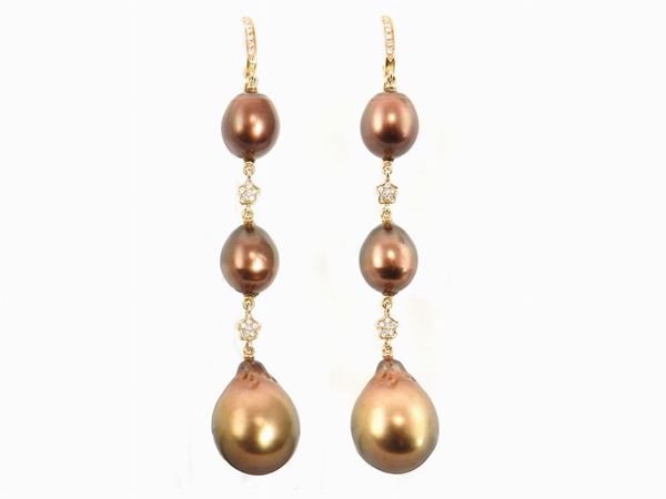 Orechhini pendenti in oro rosa con diamanti e perle coltivate barocche marroni
