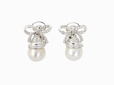 Orecchini in Oro Bianco con Diamanti e Perle Coltivate South Sea