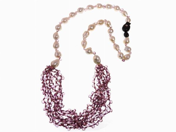 Collana di perle coltivate barocche, tormaline rosa e quarzi ametista