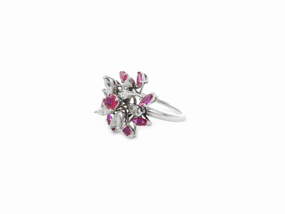 Anello in Oro Bianco con Diamanti e Rubini