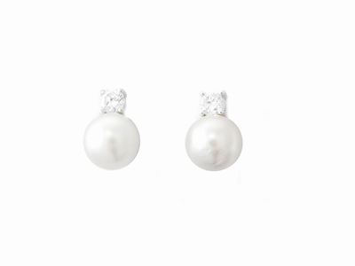 Orecchini in Oro Bianco con Perle Coltivate e Diamanti
