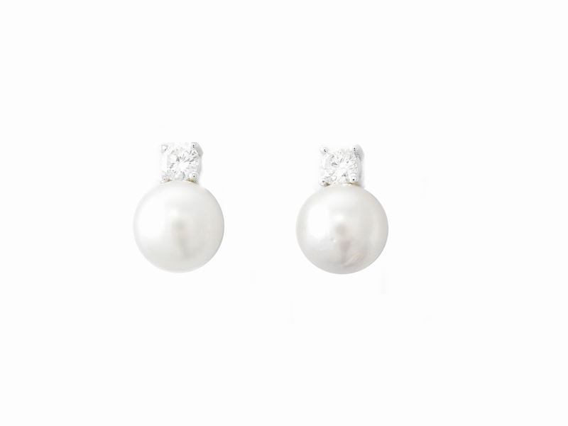 Orecchini in Oro Bianco con Perle Coltivate e Diamanti