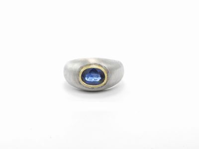 Anello in Oro Bianco e Giallo con Zaffiro