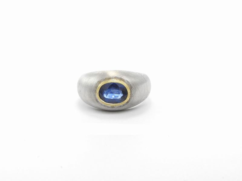 Anello in Oro Bianco e Giallo con Zaffiro