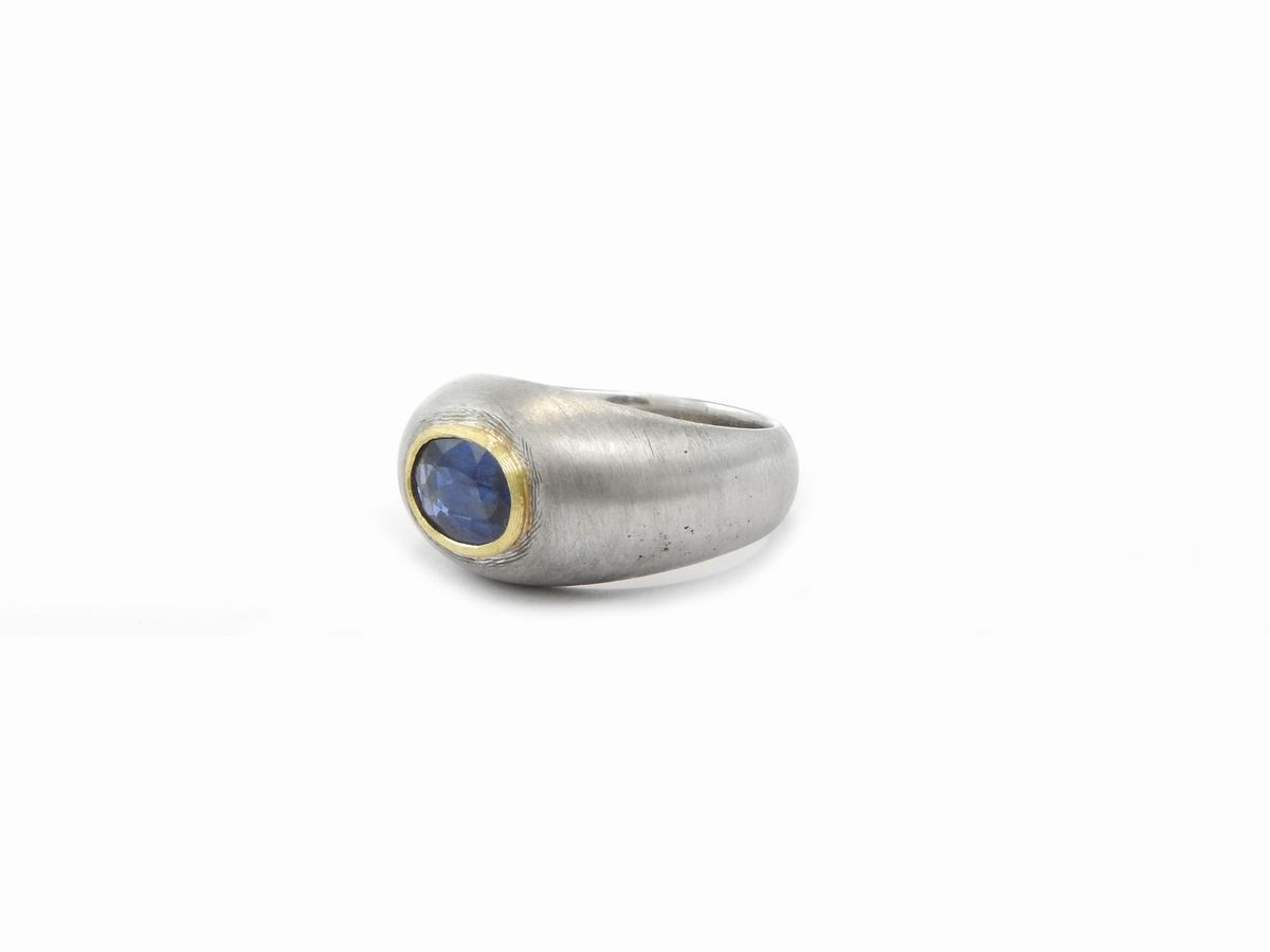 Anello in Oro Bianco e Giallo con Zaffiro