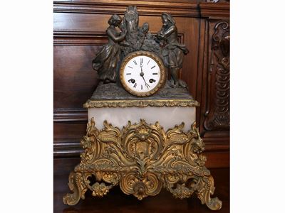 Orologio da Mensola in Metallo Dorato, Patinato ed Alabastro