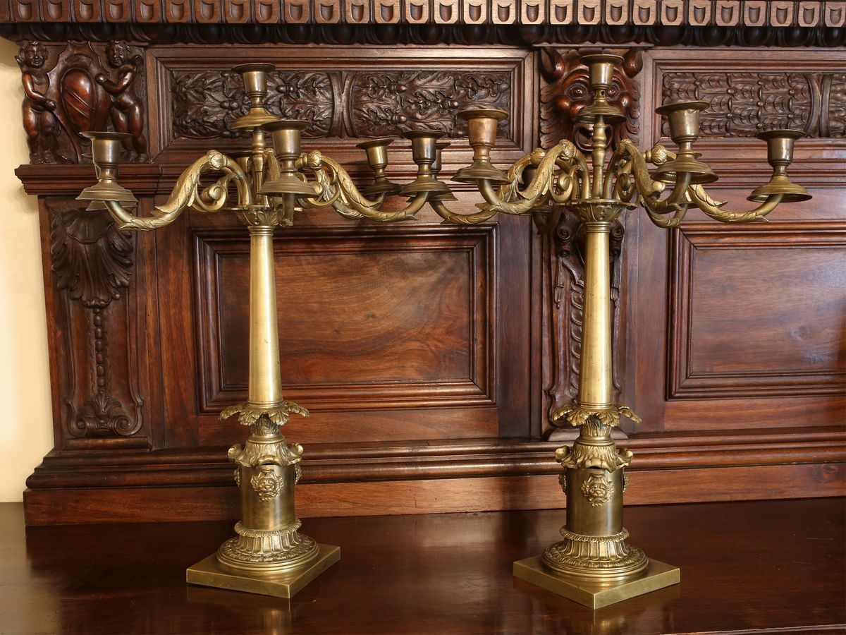 Coppia di Candelabri in Metallo Dorato