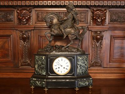 Orologio da Mensola Orientalista in Metallo Patinato e Marmi