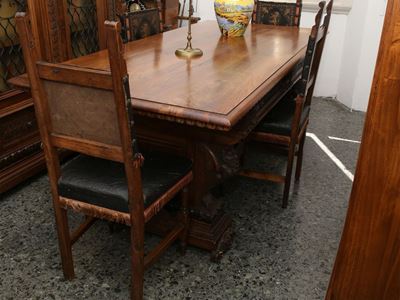 Tavolo in Noce Realizzato in Stile Rinascimentale