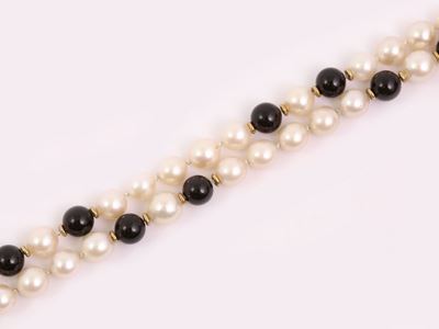 Collana di Perle Coltivate e Onice con Inserti e Chiusura in Oro