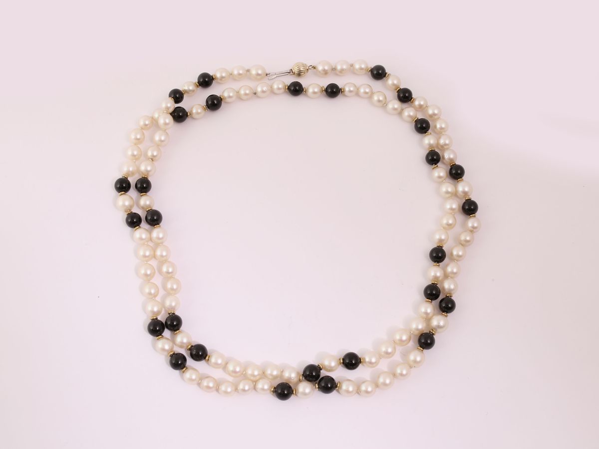 Collana di Perle Coltivate e Onice con Inserti e Chiusura in Oro