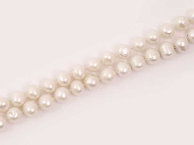 Collana di Perle Coltivate Ovalizzate con Fermezza in Oro Bianco e Rosa con Perla Coltivata
