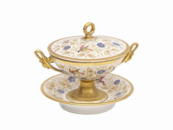 A porcelain puerpera broth cup  (mid-19th century)  - Auction Furniture and paintings from florentine apartment - Maison Bibelot - Casa d'Aste Firenze - Milano
